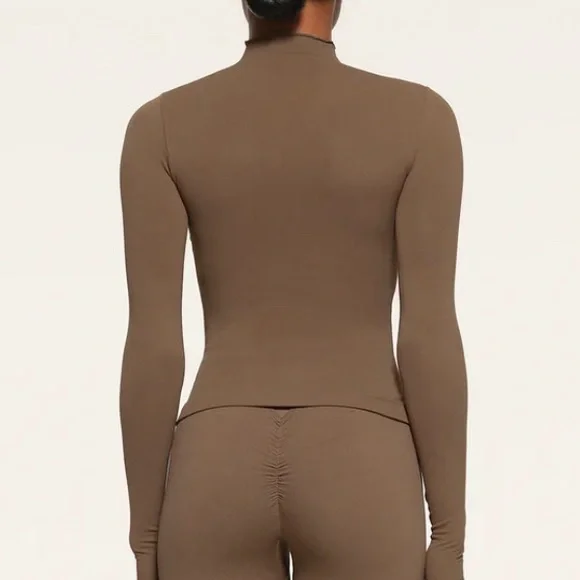 WT SKIMS Fits Everybody Funnel Neck Long Sleeved Top - Oxide - Picture 3 of 4